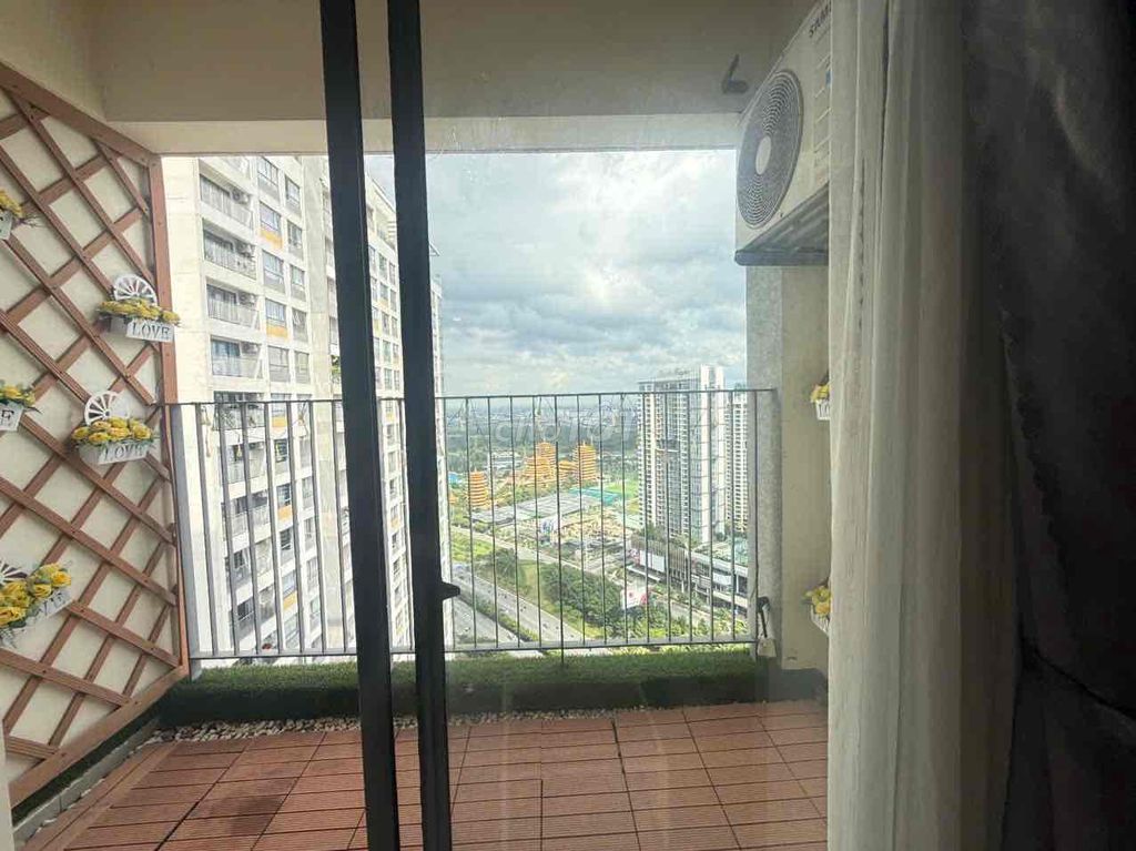 Got two bedrooms available. Two bathrooms ready. Ghost An Phú is at 24 million.
