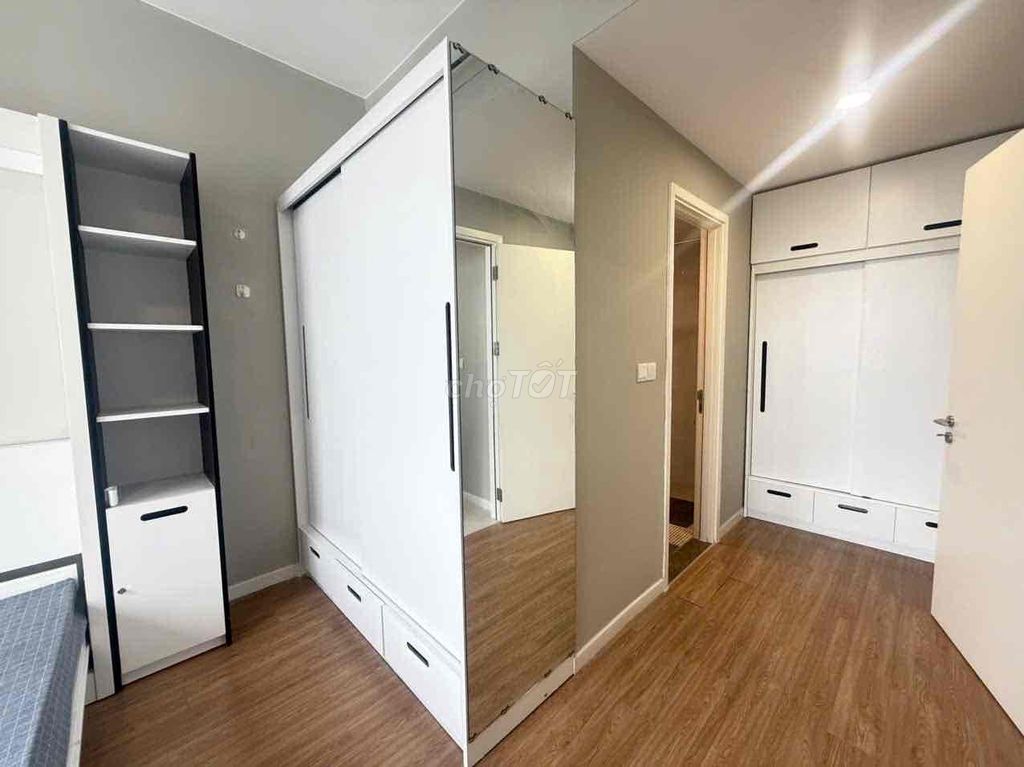 Got two bedrooms available. Two bathrooms ready. Ghost An Phú is at 24 million.
