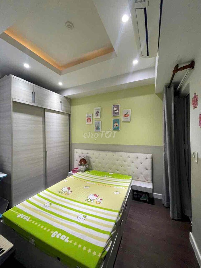 The two The Botanica bedrooms are full of furniture, right near the exact house of cv flight.