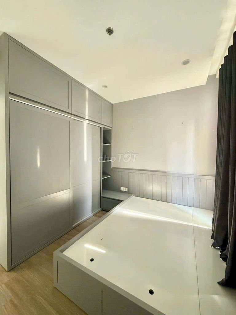 Rent two bedrooms plus 8 million. Vinhomes Grand Park.