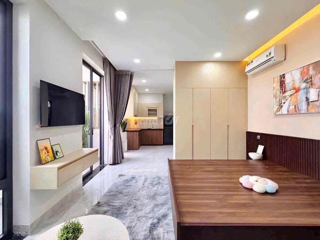 Tell Zhang the Green House of New Rent 3 near the Turtle Lake, Bridge
