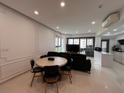 The owner quickly rented the entire Riverpark Premier apartment