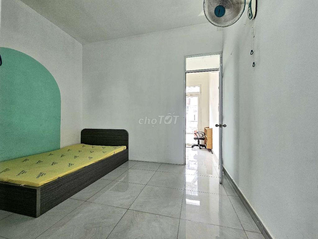 Rent a bedroom - near the Qq170 - full NFL