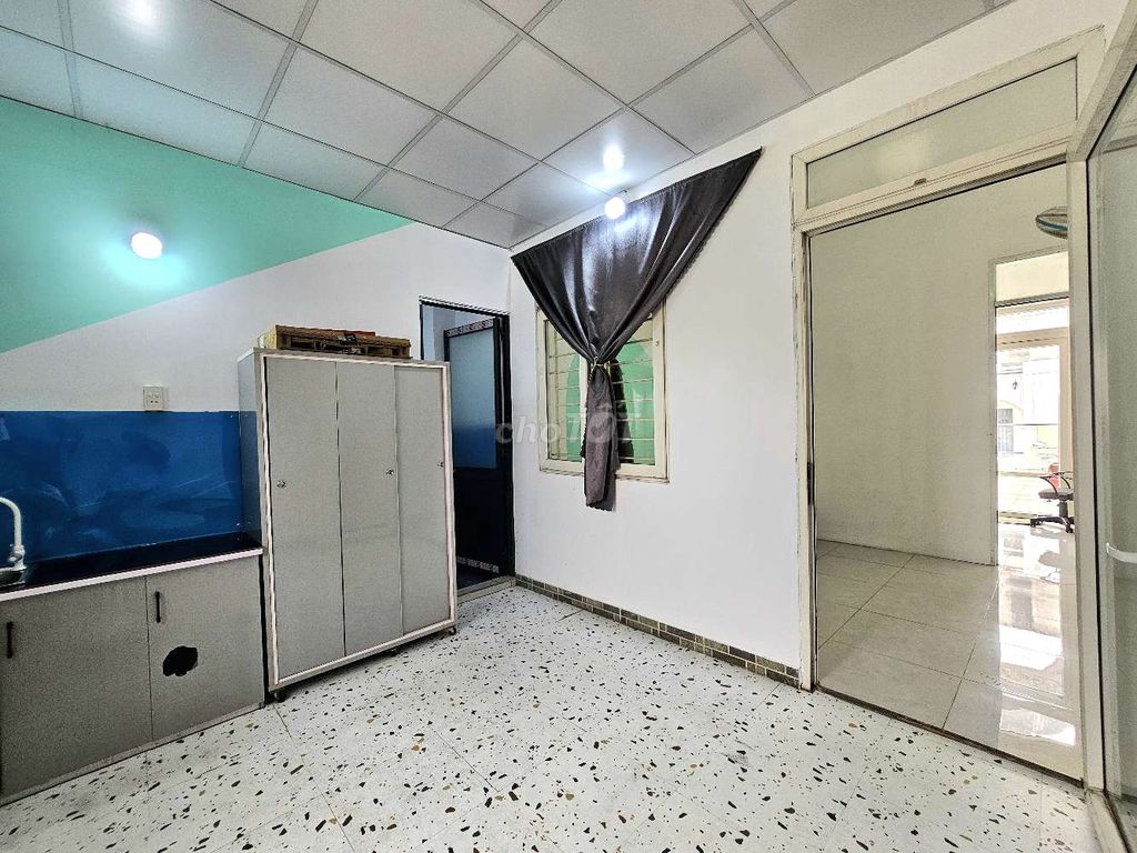 Rent a bedroom - near the Qq170 - full NFL
