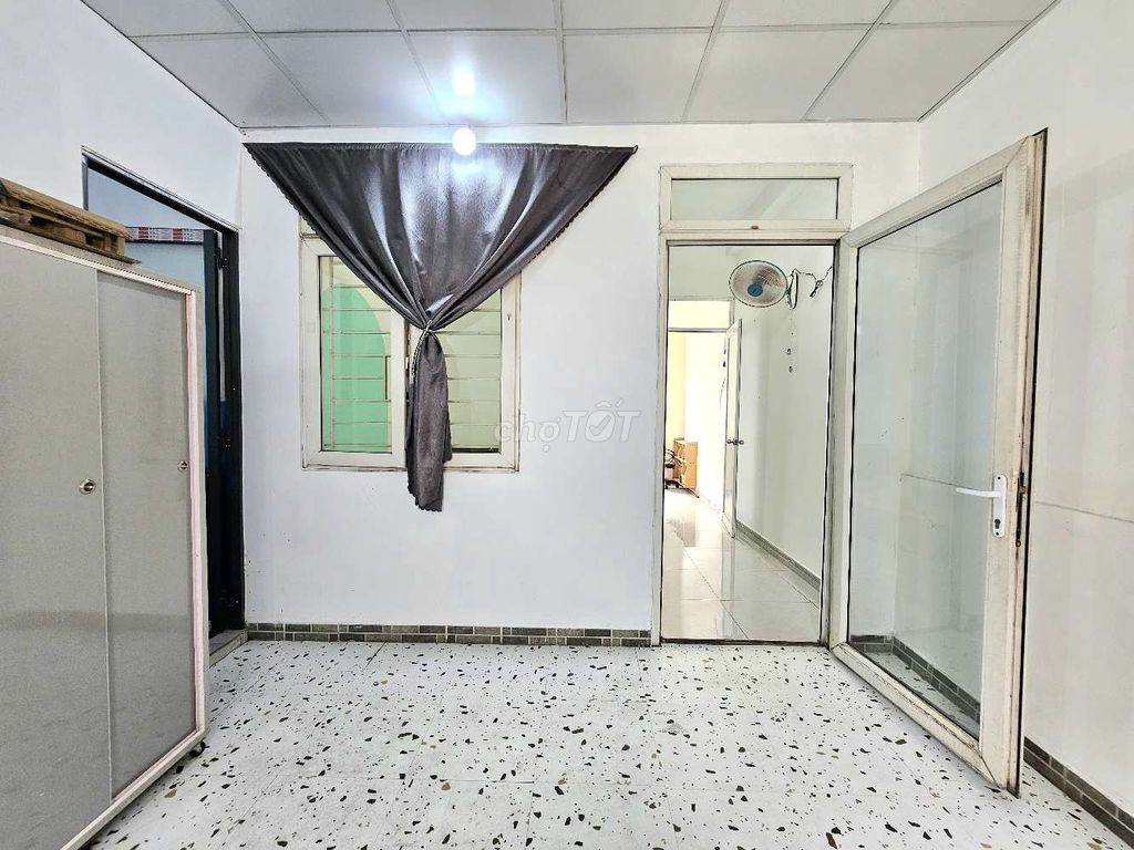 Rent a bedroom - near the Qq170 - full NFL