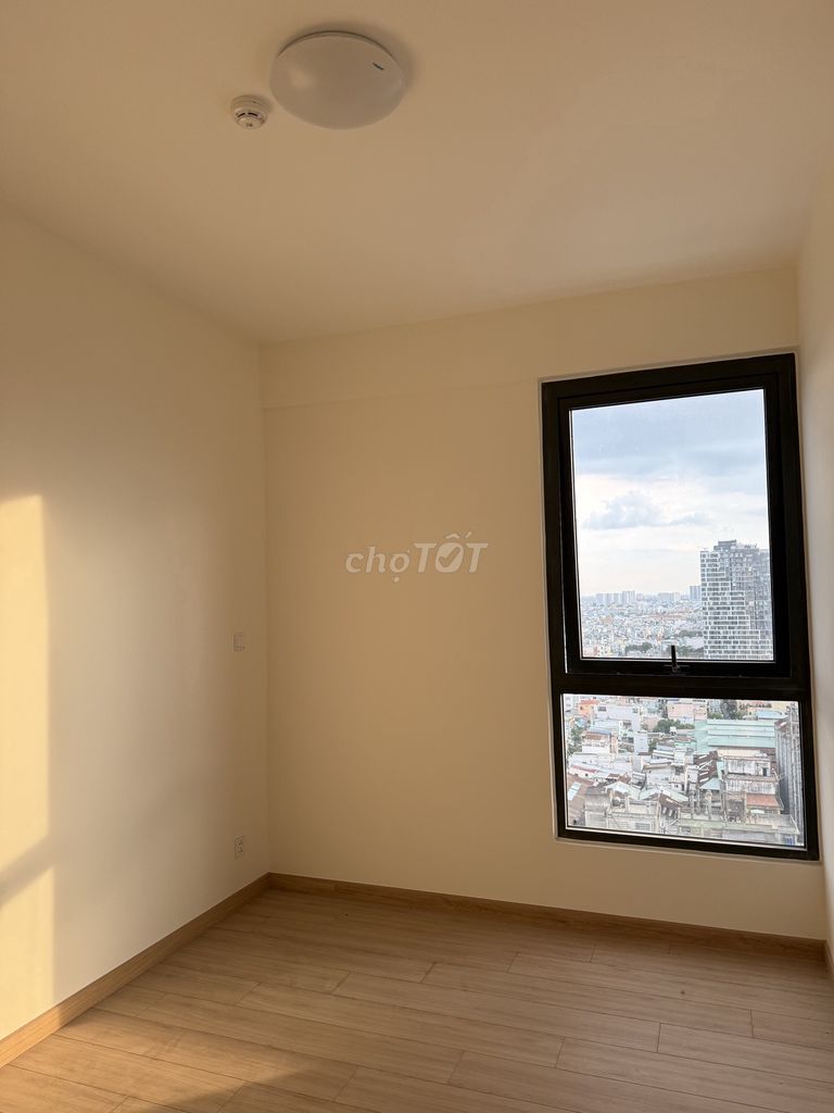 Renting Aurora Residence three empty bedrooms.
