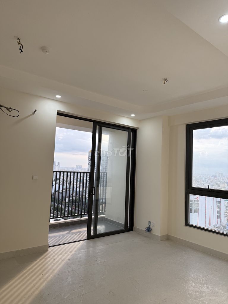 Renting Aurora Residence three empty bedrooms.