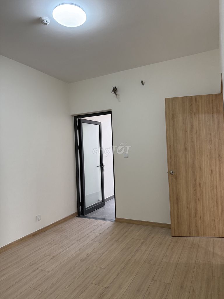 Renting Aurora Residence three empty bedrooms.