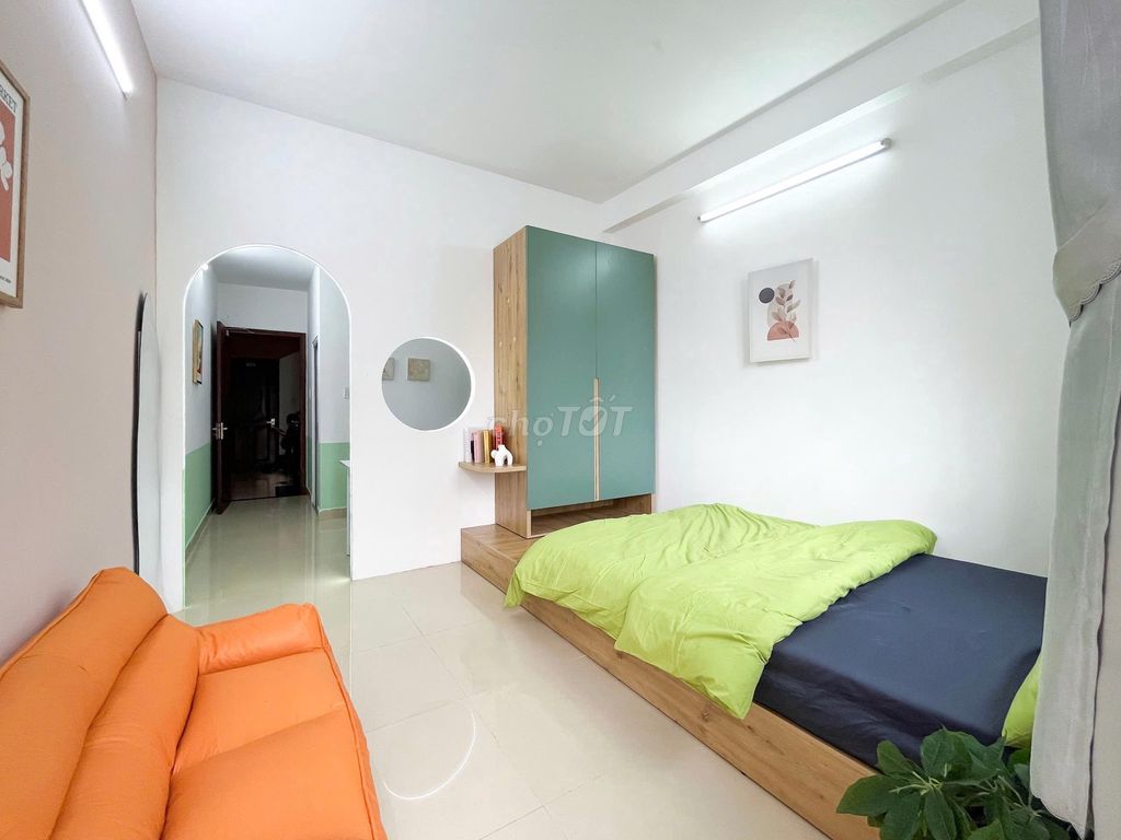 An industrial bedroom, Emart full of dry elevators.