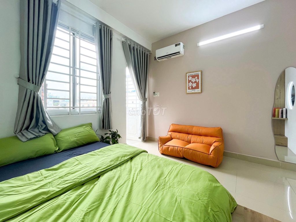 An industrial bedroom, Emart full of dry elevators.
