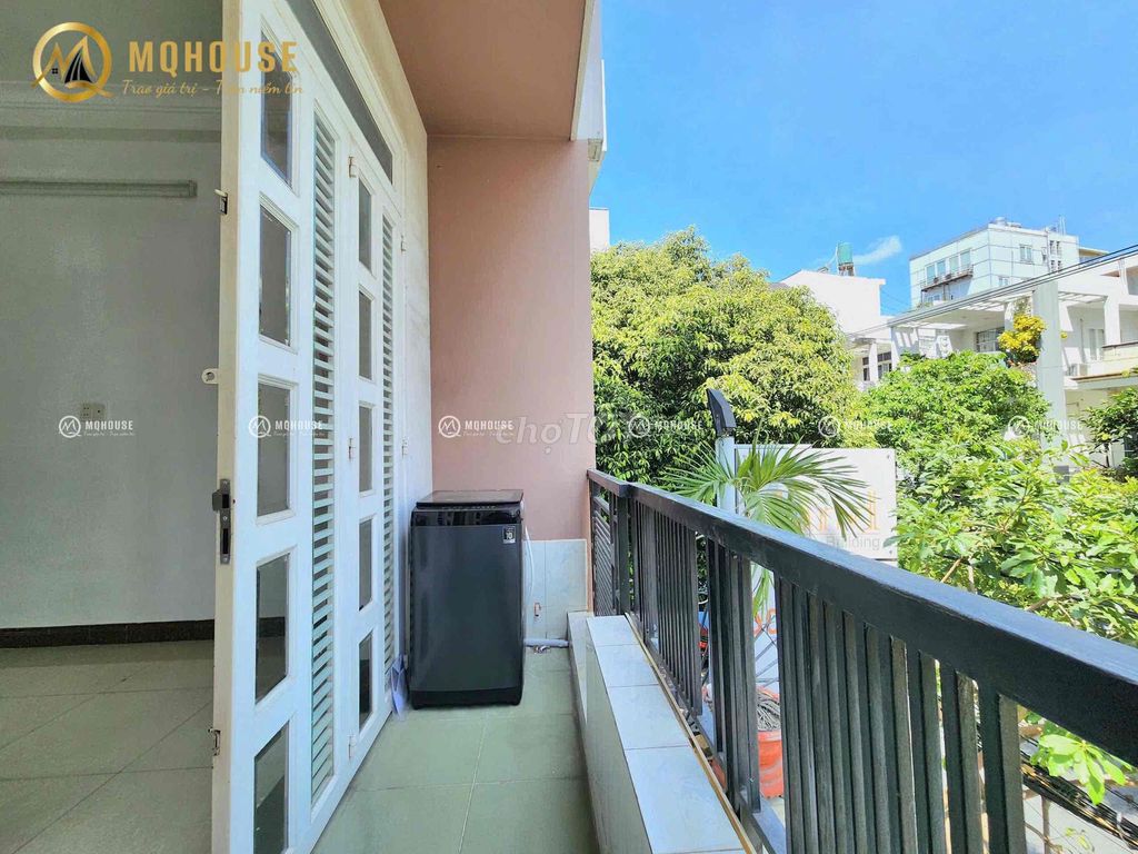 Room 40 meters 2 balcony - full interior-one.