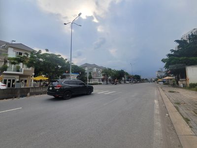 Rent a Liên Phường cash house near the D-City 5 x 20 meters 3 L4 bedroom