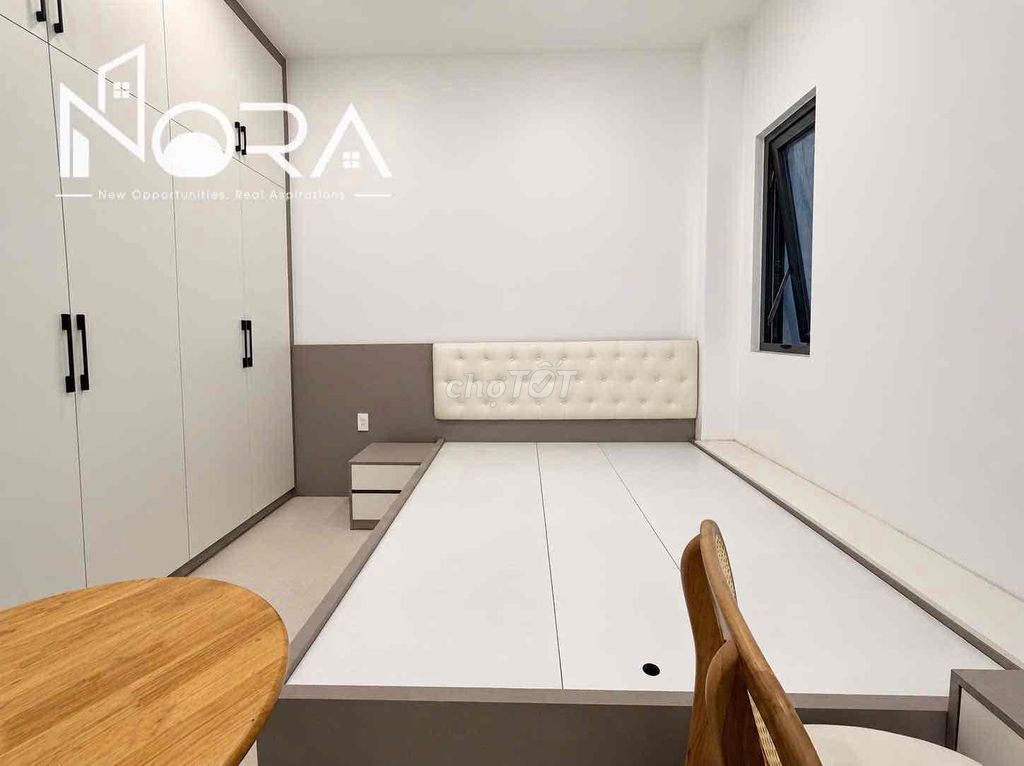 Open a Hai Bà Trưng bedroom near the street for the New District 3 market.