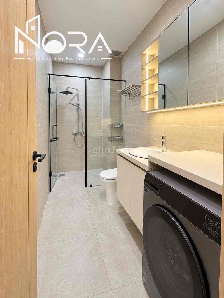 Open a Hai Bà Trưng bedroom near the street for the New District 3 market.