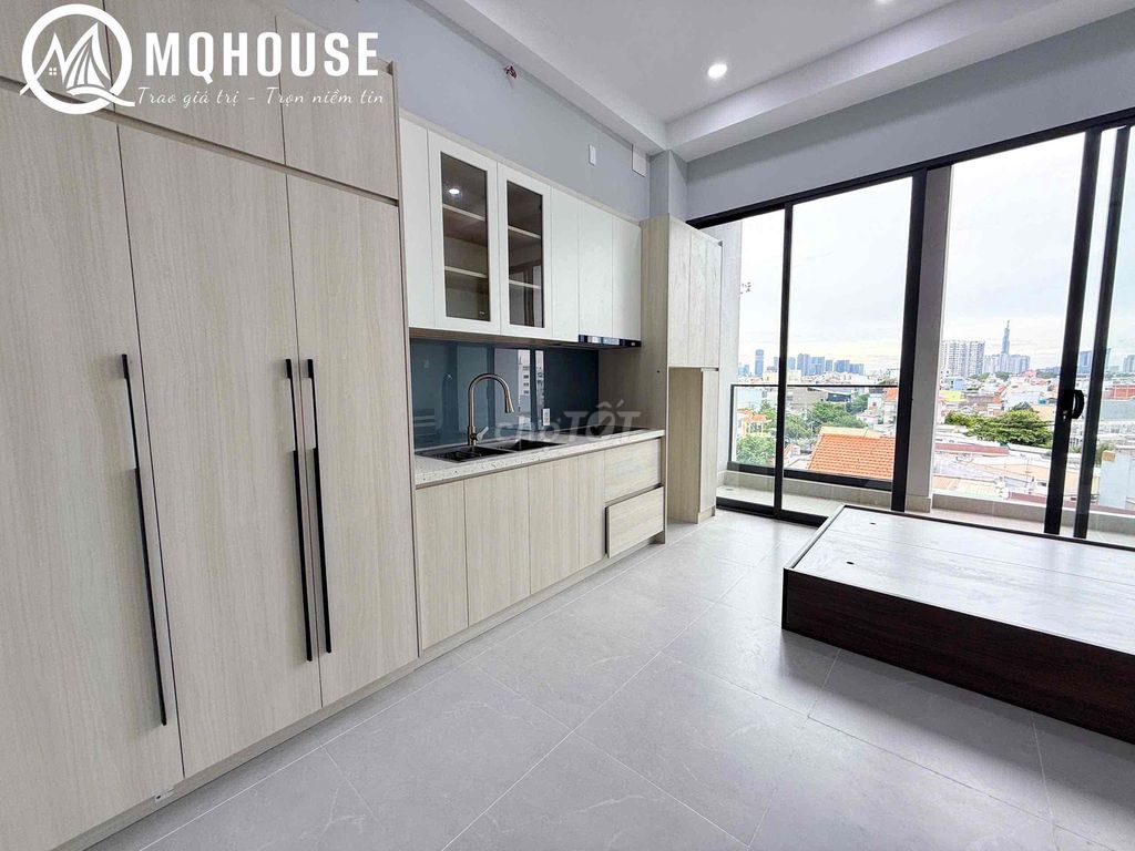 The Studio House of the Full Seven Washers, District 7 alone.