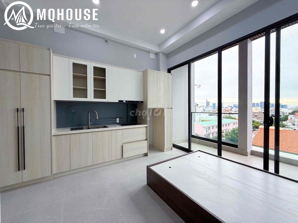 The Studio House of the Full Seven Washers, District 7 alone.