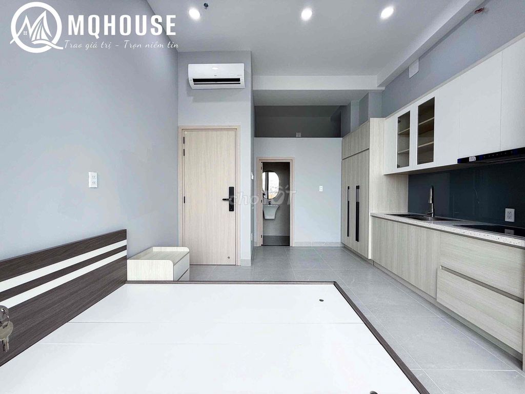 The Studio House of the Full Seven Washers, District 7 alone.