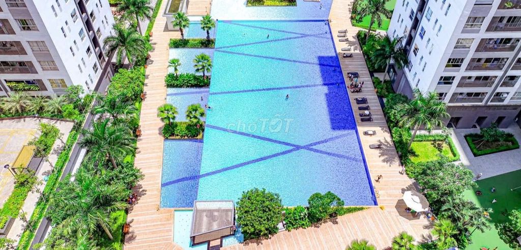 Sunrise Riverside-- a nice apartment package, lots of space right now!