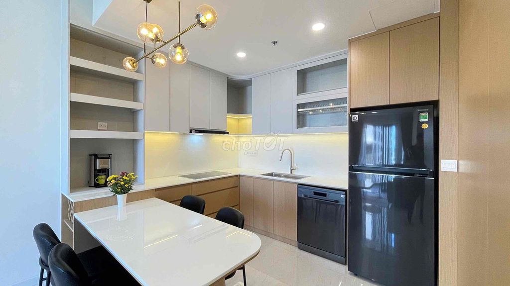 Rent the new Victoria Village apartment on the diamond island.