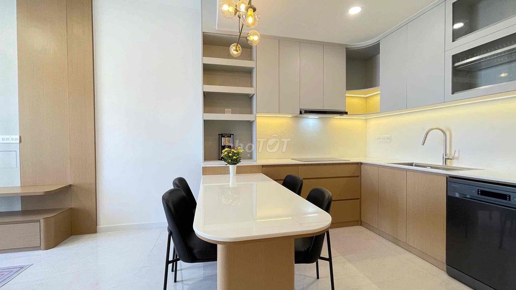 Rent the new Victoria Village apartment on the diamond island.