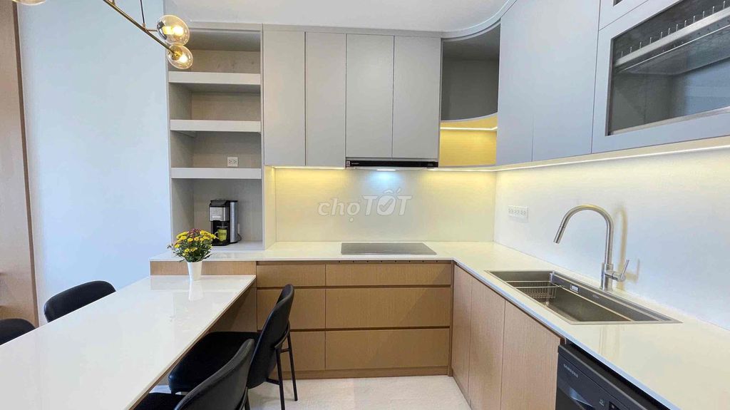 Rent the new Victoria Village apartment on the diamond island.