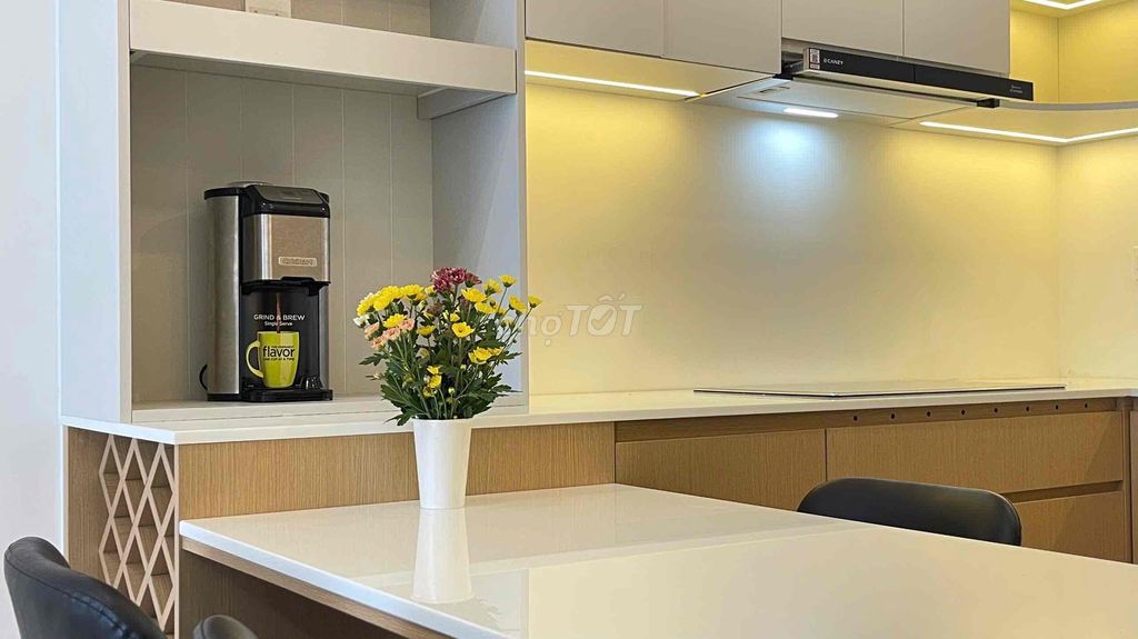 Rent the new Victoria Village apartment on the diamond island.