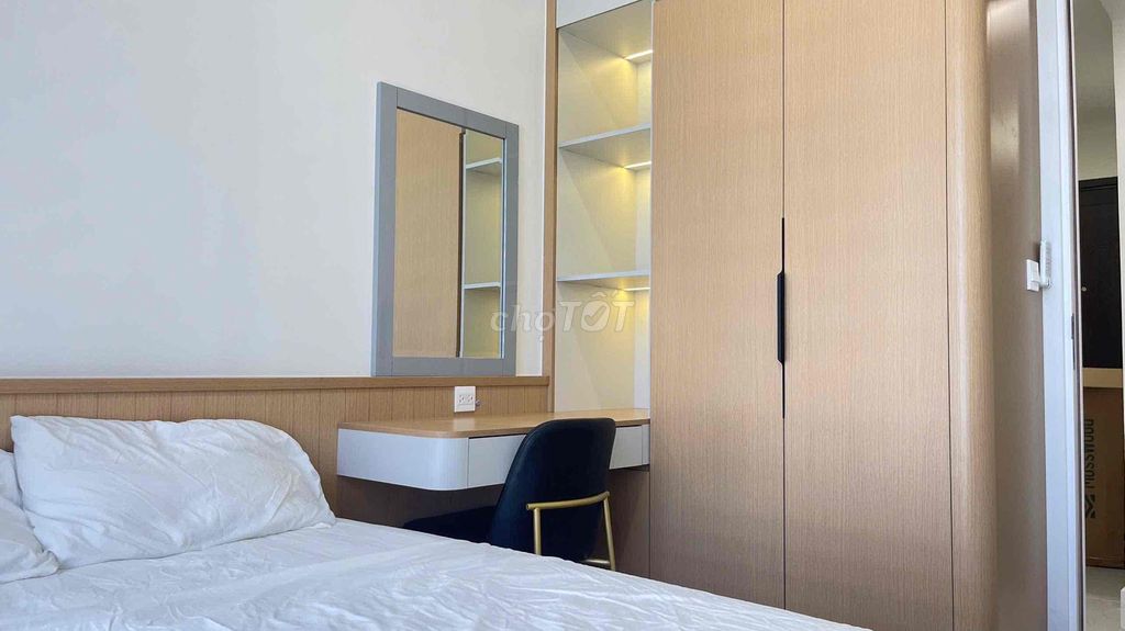 Rent the new Victoria Village apartment on the diamond island.