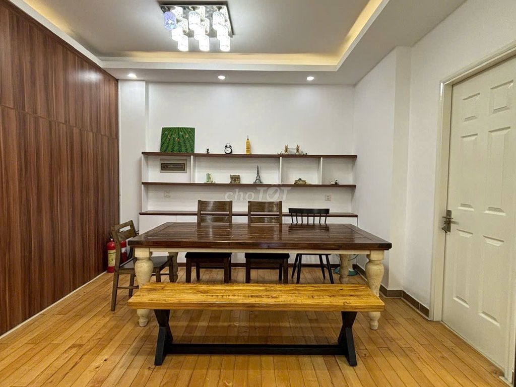 Rents for the 7- 160 M2-three bedrooms - 4 toilets - 19.9 million a month.