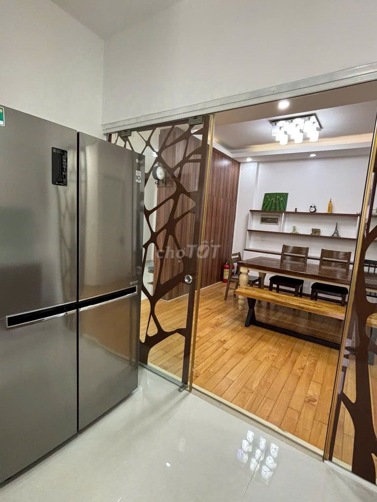 Rents for the 7- 160 M2-three bedrooms - 4 toilets - 19.9 million a month.