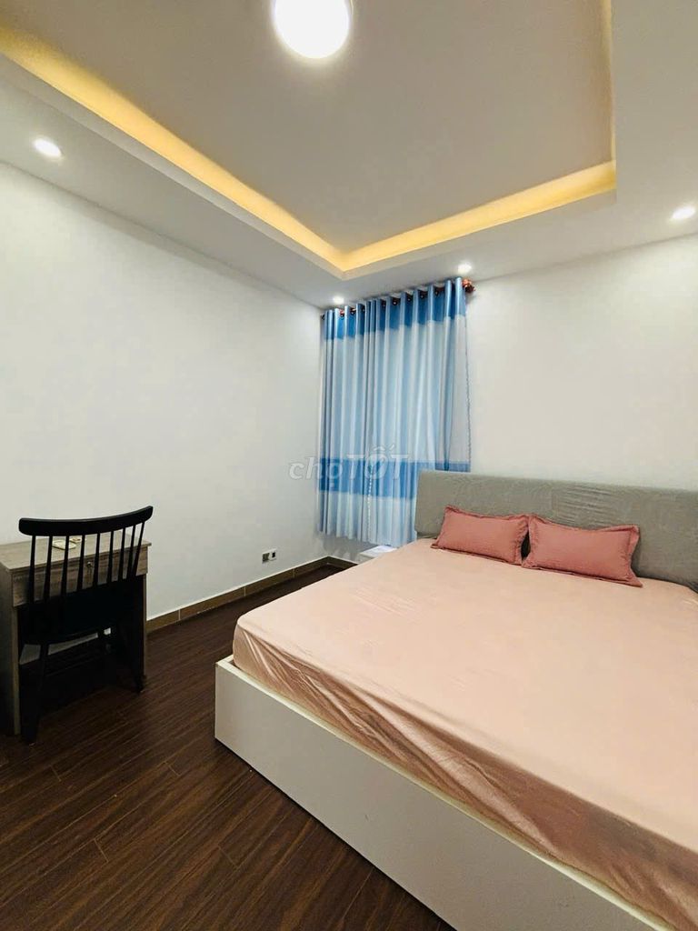 Rents for the 7- 160 M2-three bedrooms - 4 toilets - 19.9 million a month.
