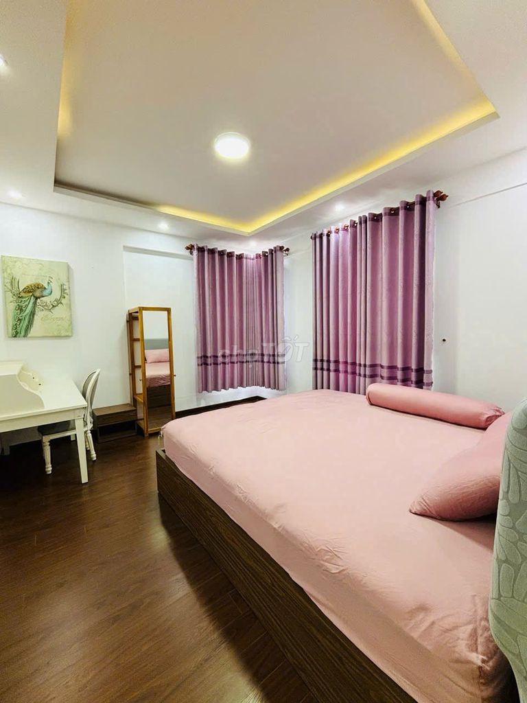 Rents for the 7- 160 M2-three bedrooms - 4 toilets - 19.9 million a month.