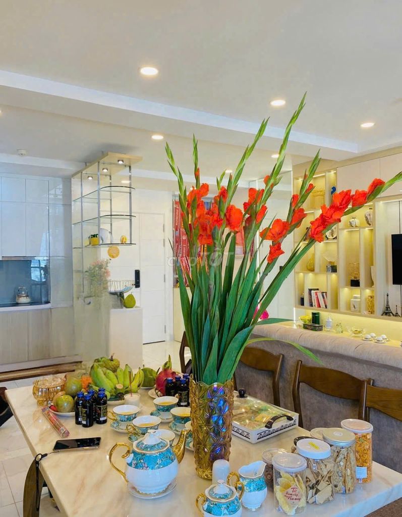 Rent Screc Tower-- 81 M2 bedrooms, 14 million a month.