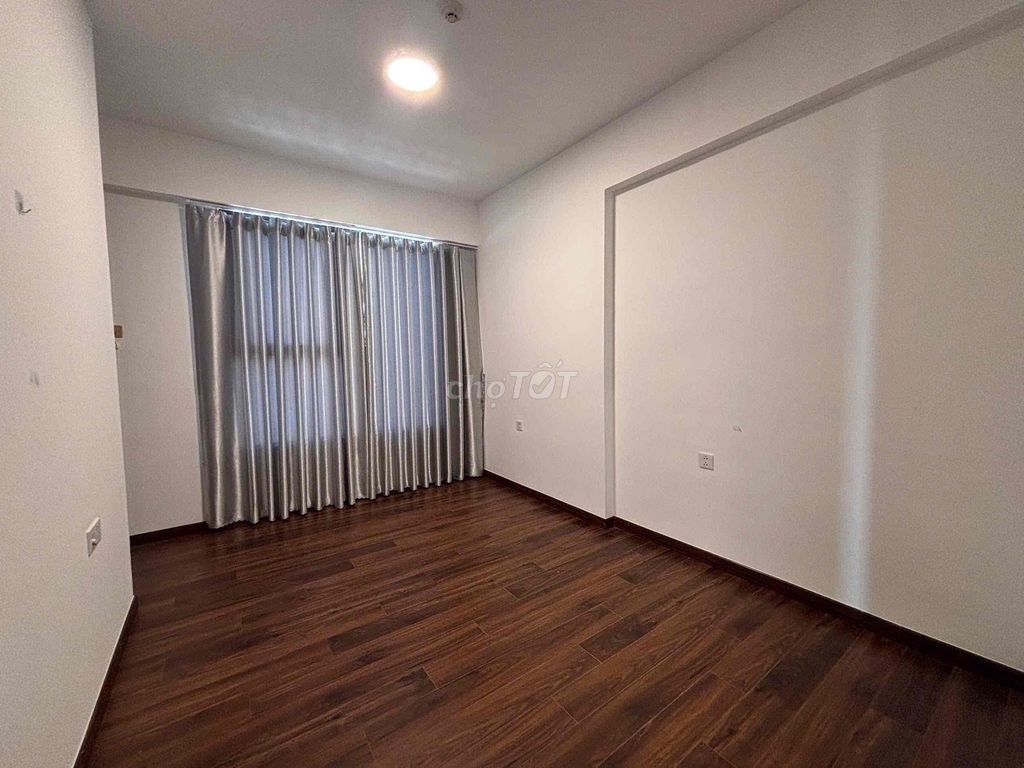 Rent the corner of Mizuki Park, 2 bedrooms near the interior. It's 12 million.