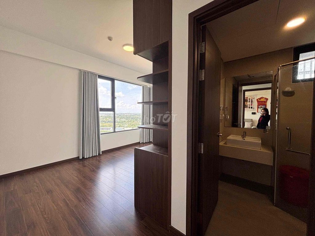 Rent the corner of Mizuki Park, 2 bedrooms near the interior. It's 12 million.