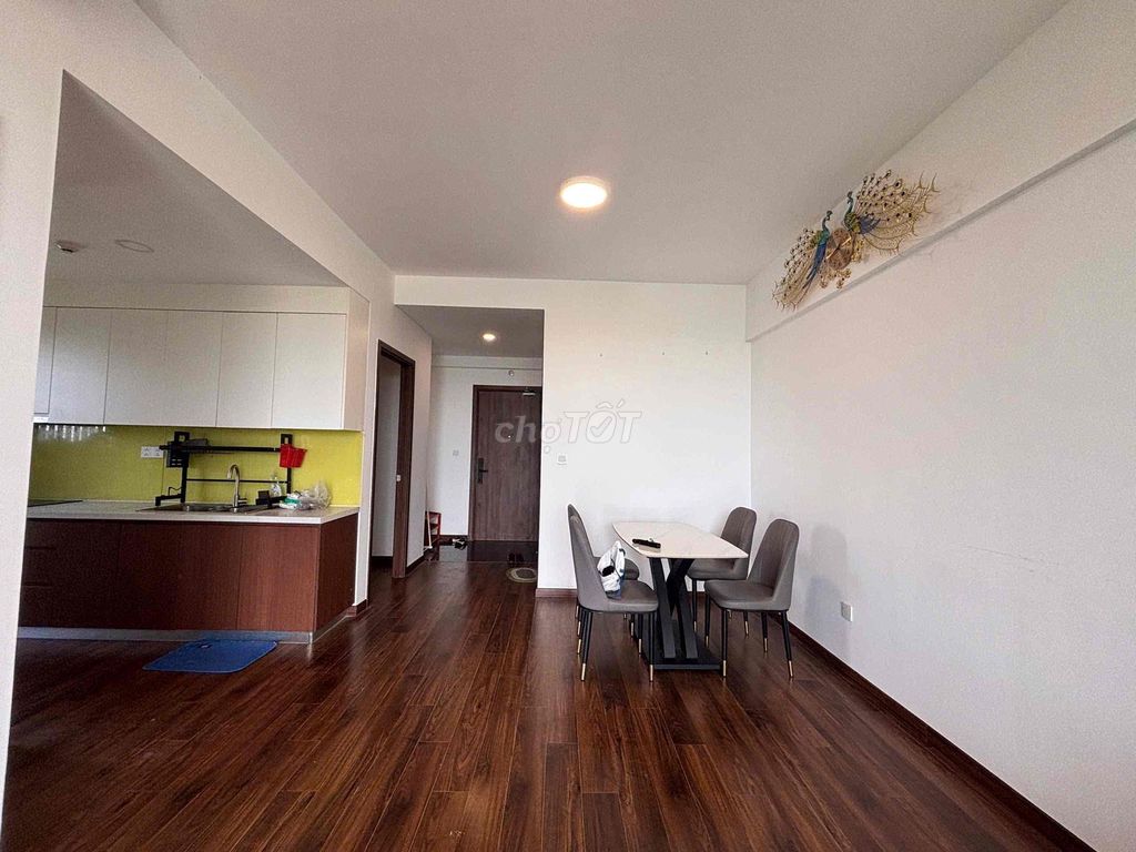 Rent the corner of Mizuki Park, 2 bedrooms near the interior. It's 12 million.
