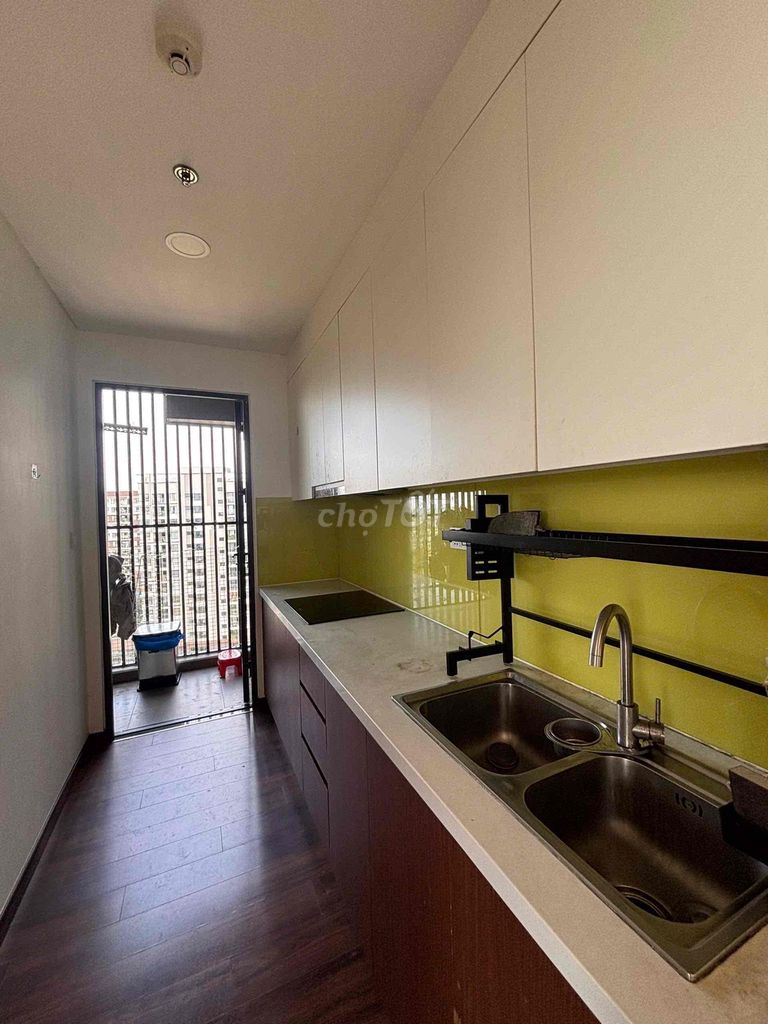 Rent the corner of Mizuki Park, 2 bedrooms near the interior. It's 12 million.