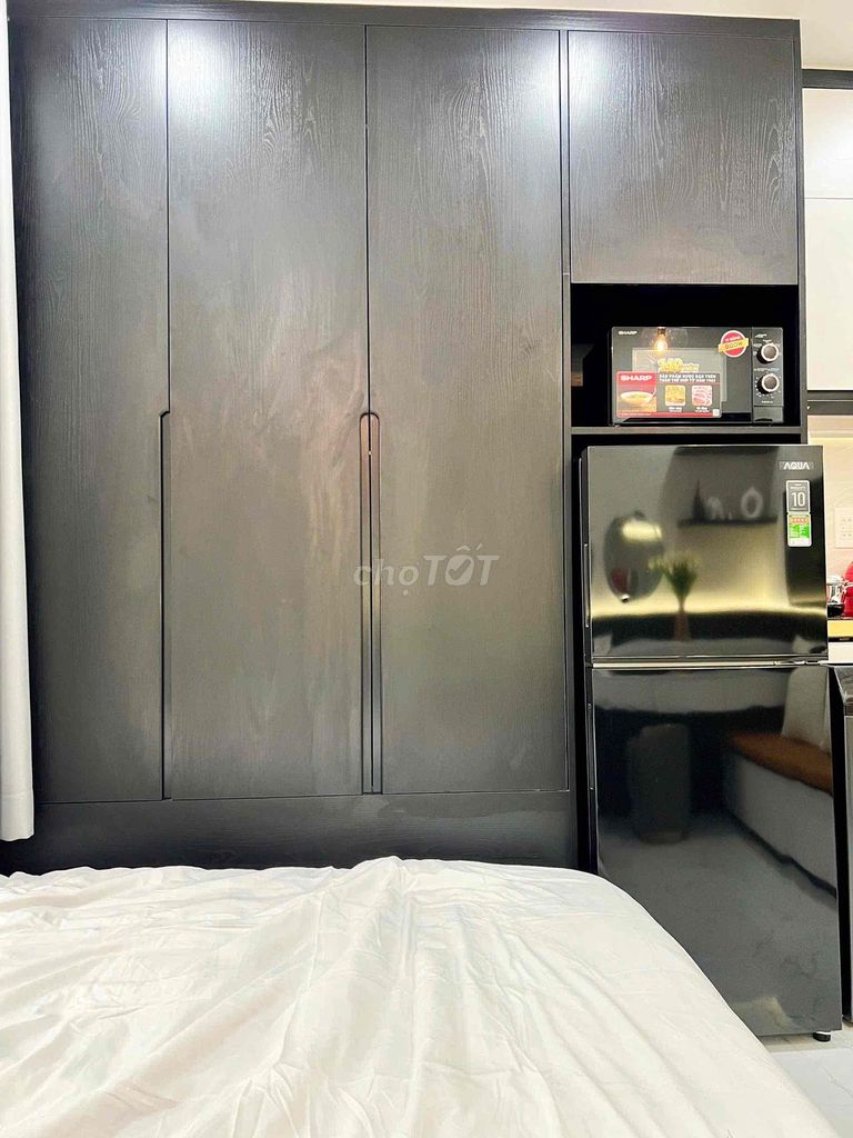 apartment 1  cmt8 - downtown 3 06) Where by the way, anywhere near