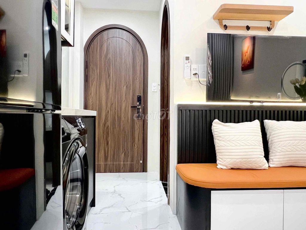 apartment 1  cmt8 - downtown 3 06) Where by the way, anywhere near