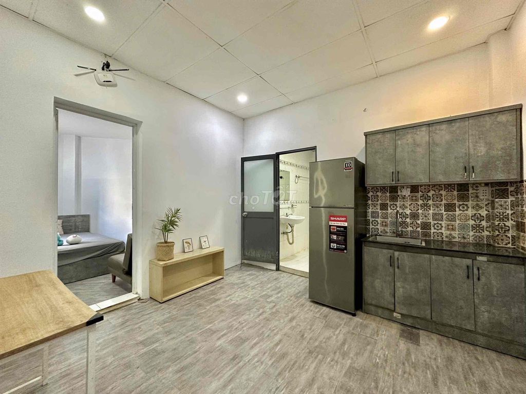 A kitchen bedroom at Phan Xích Long.