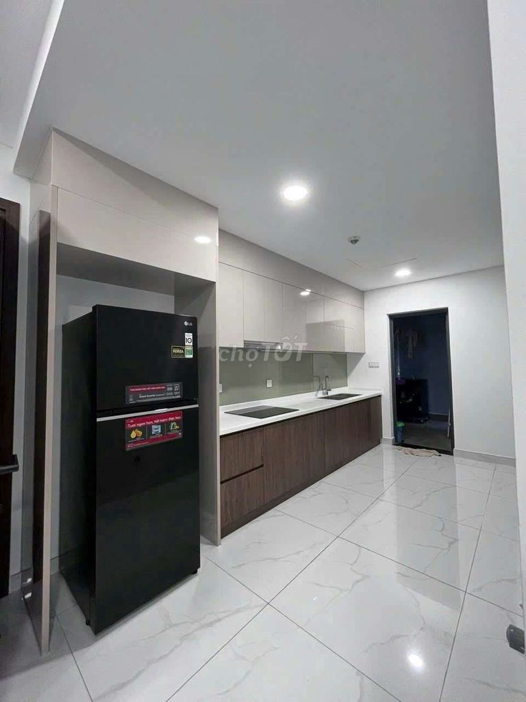 Rending diammons brillinat,alnata,emerals Celadon City a four bedroom.