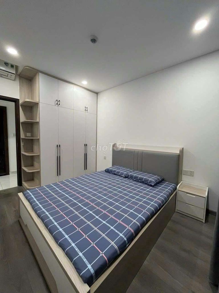 Rending diammons brillinat,alnata,emerals Celadon City a four bedroom.