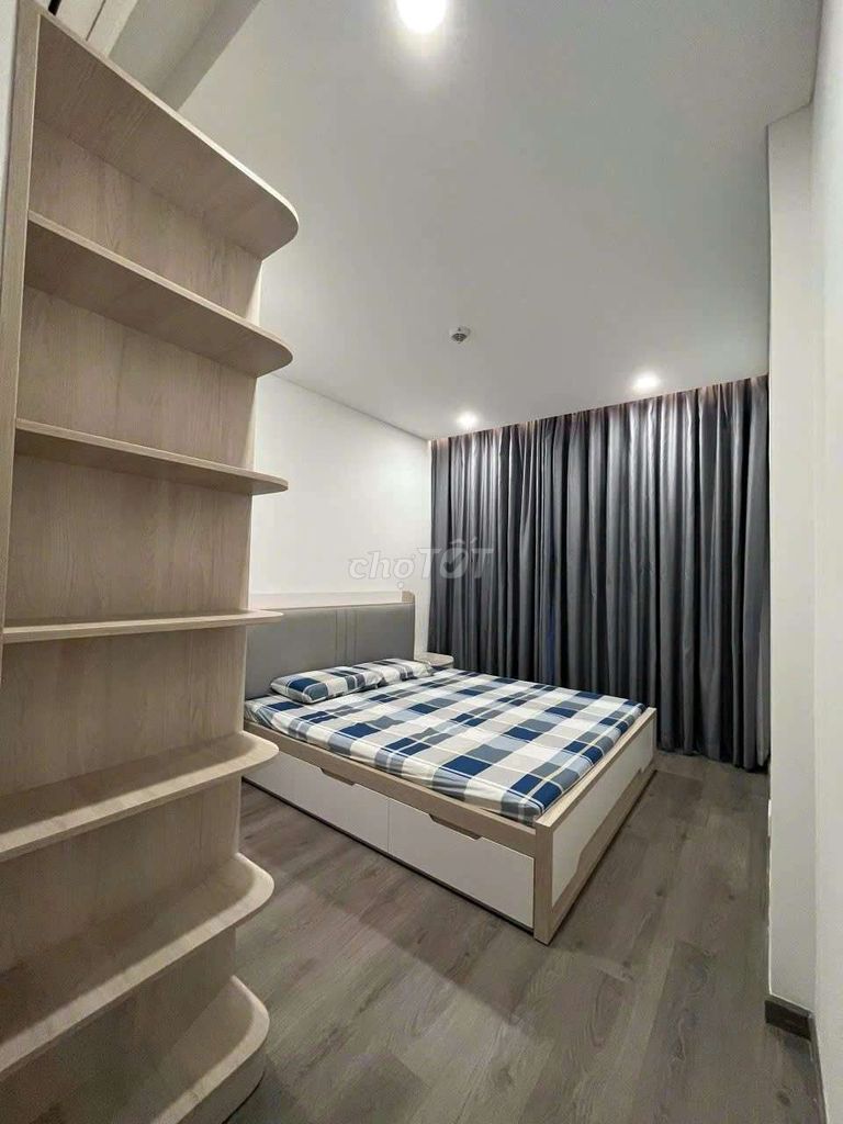 Rending diammons brillinat,alnata,emerals Celadon City a four bedroom.