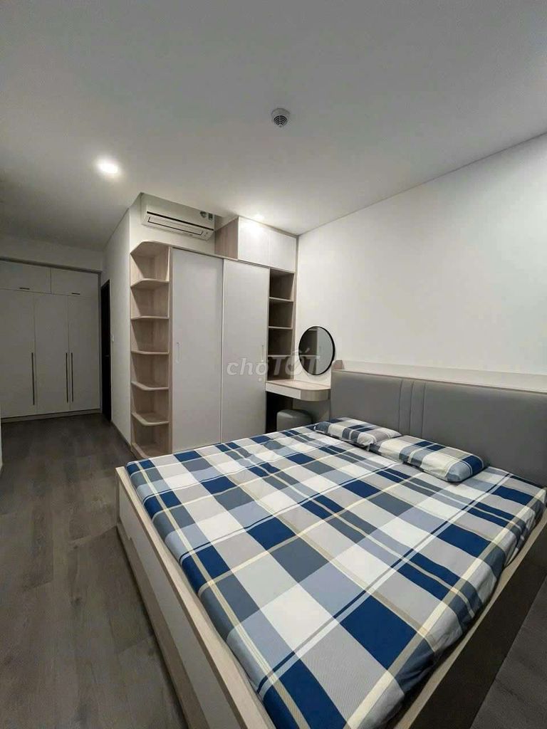 Rending diammons brillinat,alnata,emerals Celadon City a four bedroom.