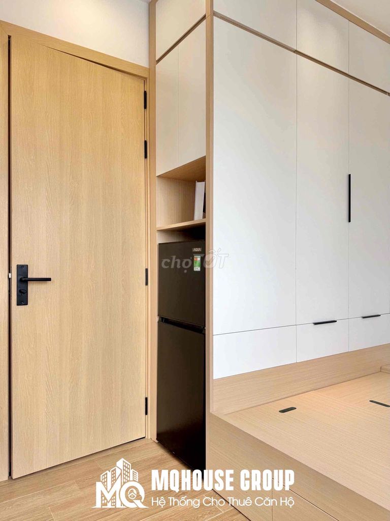 The elevator is 100% full of furniture. Just five million.