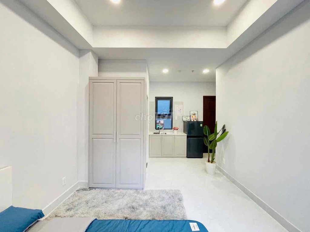 - Open the apartment. - Open the furniture.