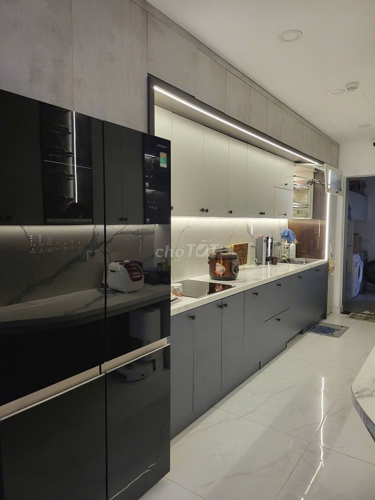 Rent a nice full interior - a hundred and fifty-two feet - three-room Diamond Alnata 22 million a month.