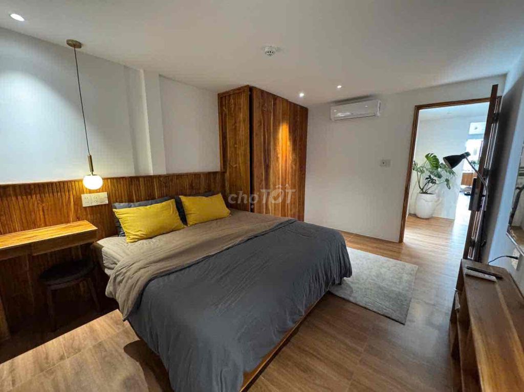 Two Penthouse Gardens bedrooms. Five for ten million.