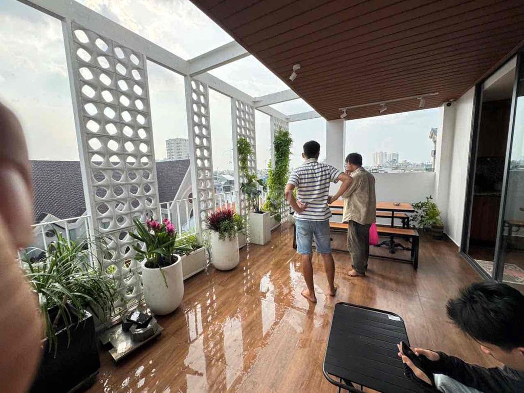Two Penthouse Gardens bedrooms. Five for ten million.