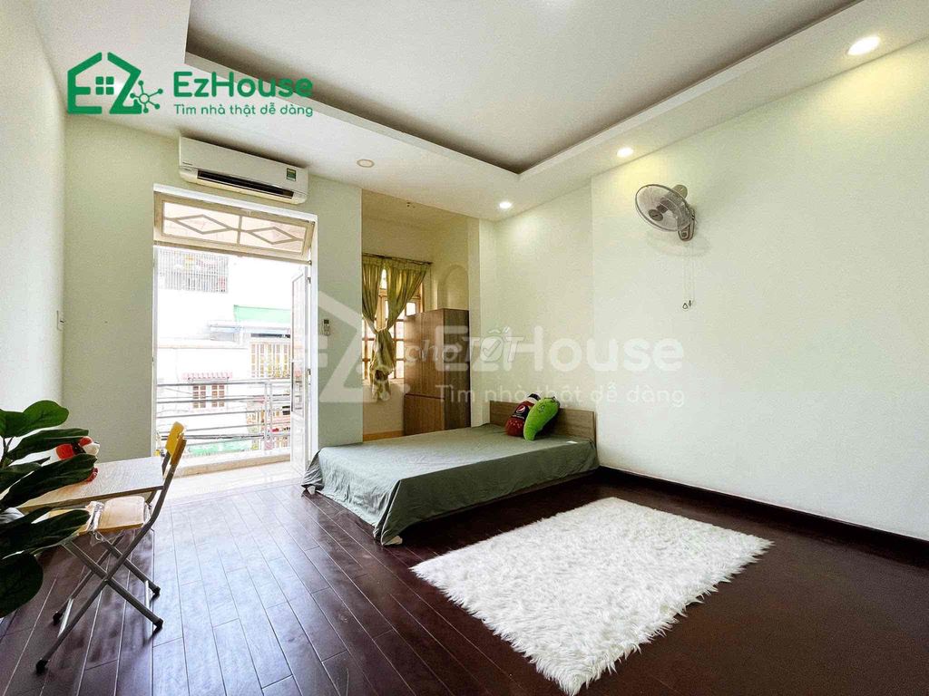A fancy service apartment with its own balcony right up to the base of the spades.
