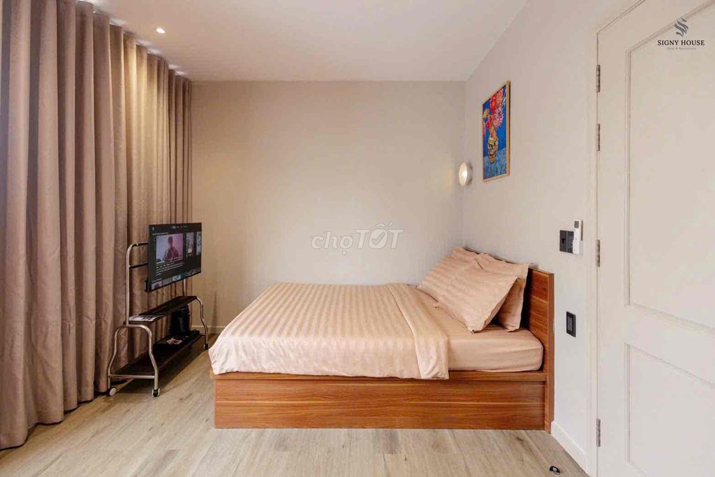 The new service apartment is 100%, the Home of the Seven, near Funky Stadium.